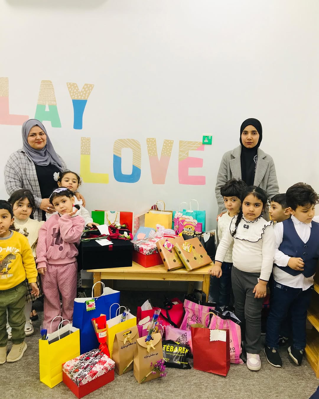 الأطفال أثناء العرض التقديمي